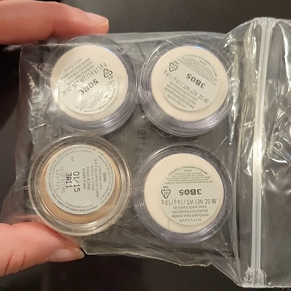 Mary Kay cream eye volor - Picture 2 of 3